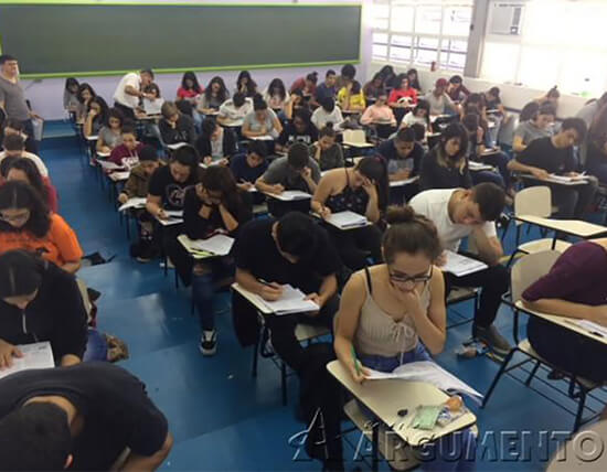imagem-destacada-colegio-argumento-ensino-medio-simulado