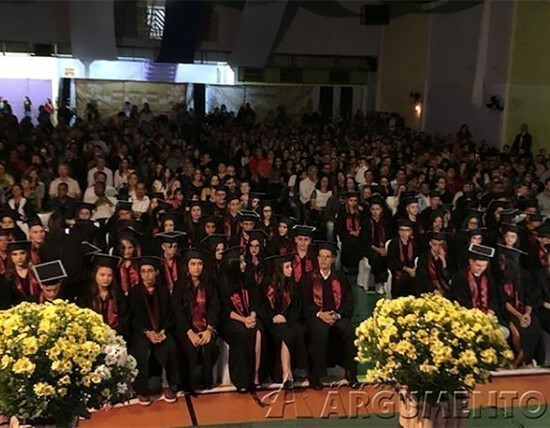 imagem-destcada-colegio-argumento-ensino-fundamental-colacao-de-grau